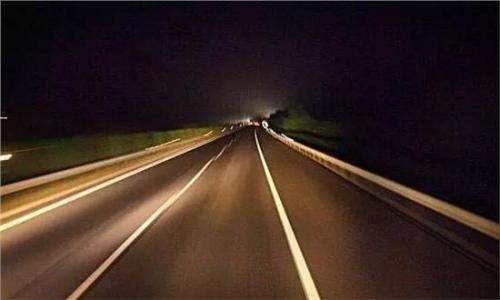 为什么高速公路上没有路灯? 为什么高速公路上没有路灯?