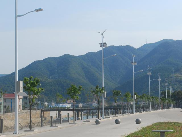 太阳能LED照明灯具更具有广泛的应用前景 太阳能LED照明灯具更具有广泛的应用前景