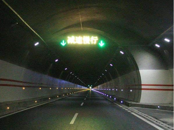 连国道都有路灯,为什么高速公路没有,网友:电网沐鸣2供应不过来 连国道都有路灯,为什么高速公路没有,网友:电网沐鸣2供应不过来