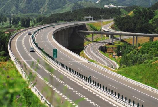 连国道都有路灯，为什么高速公路没有，网友：电网沐鸣2供应不过来