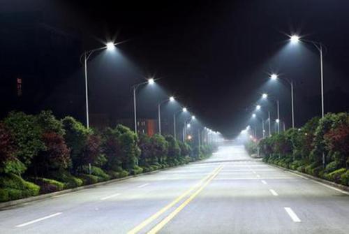 保养路灯从细节做起