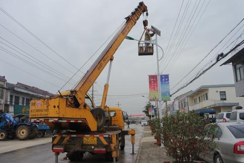 维修太阳能路灯费用高么