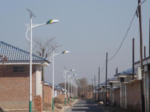 影响太阳能路灯使用寿命有几点